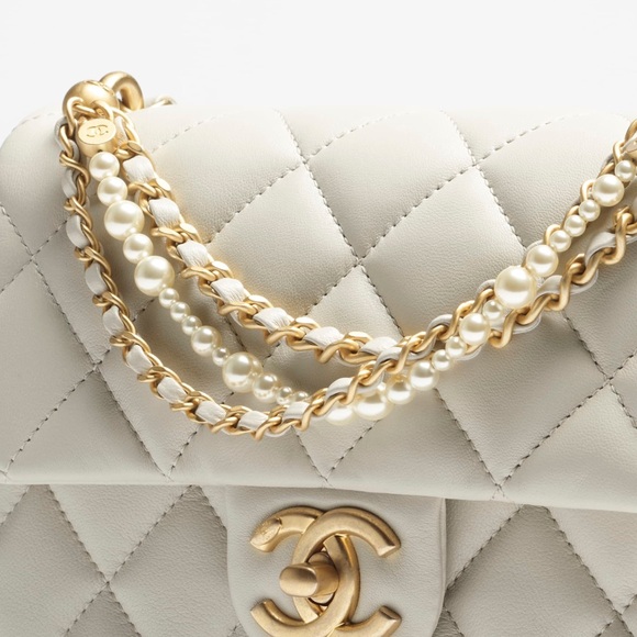 CHANEL Mini Flap Bag - Picture 2 of 7